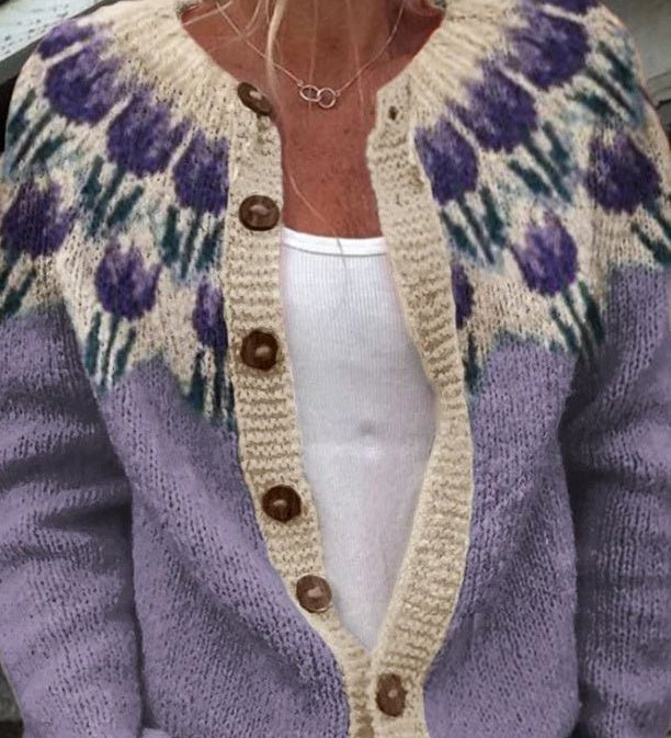 Rosemarie - Knitted cardigan with floral pattern on the yoke
