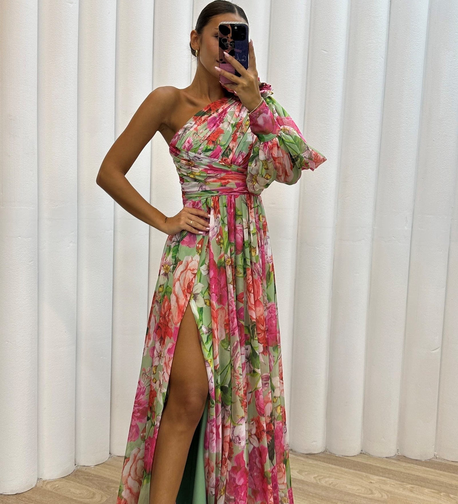 Whitney - Elegant and Flowing Dress